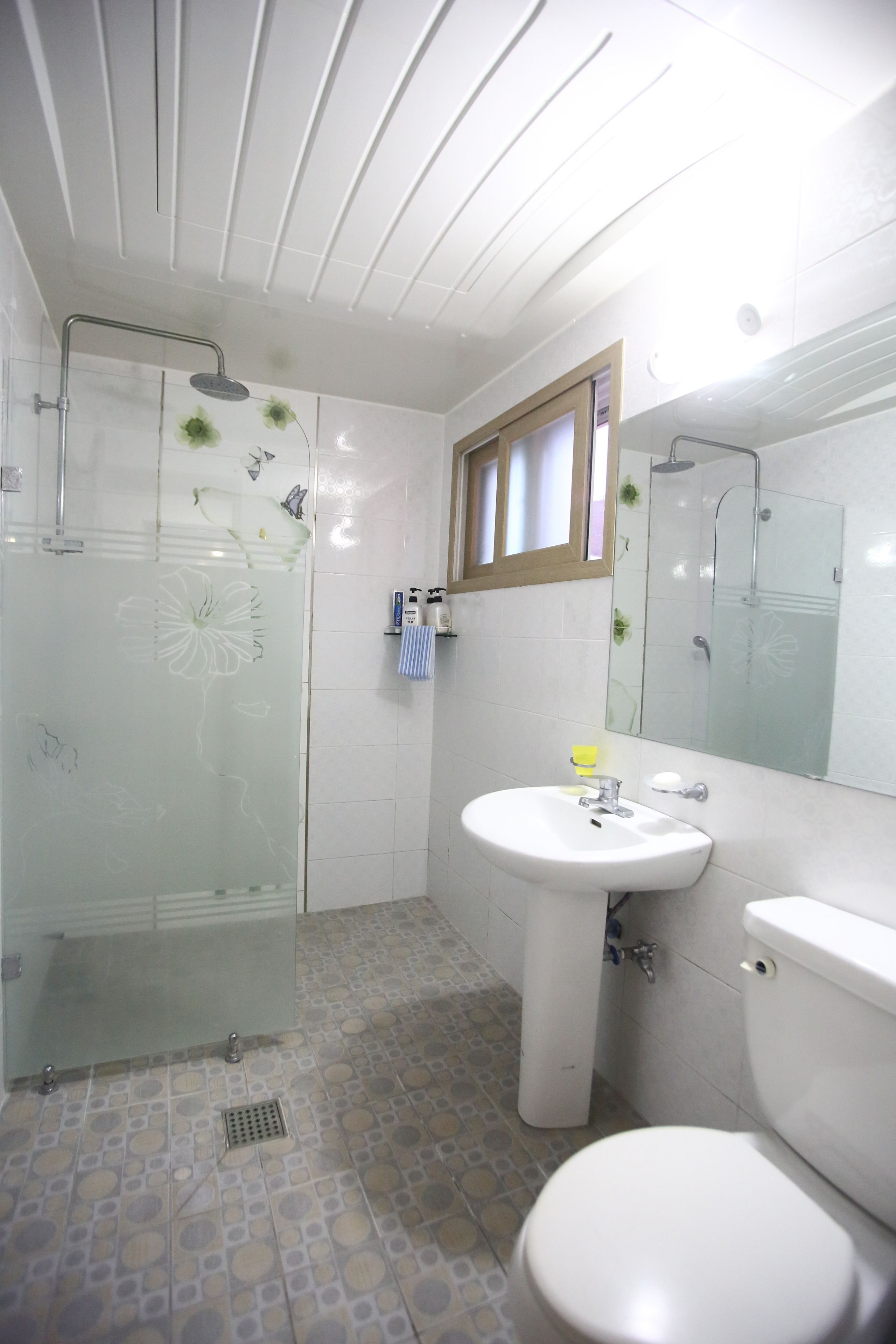 Family Double Room | Bathroom | Shower, hair dryer