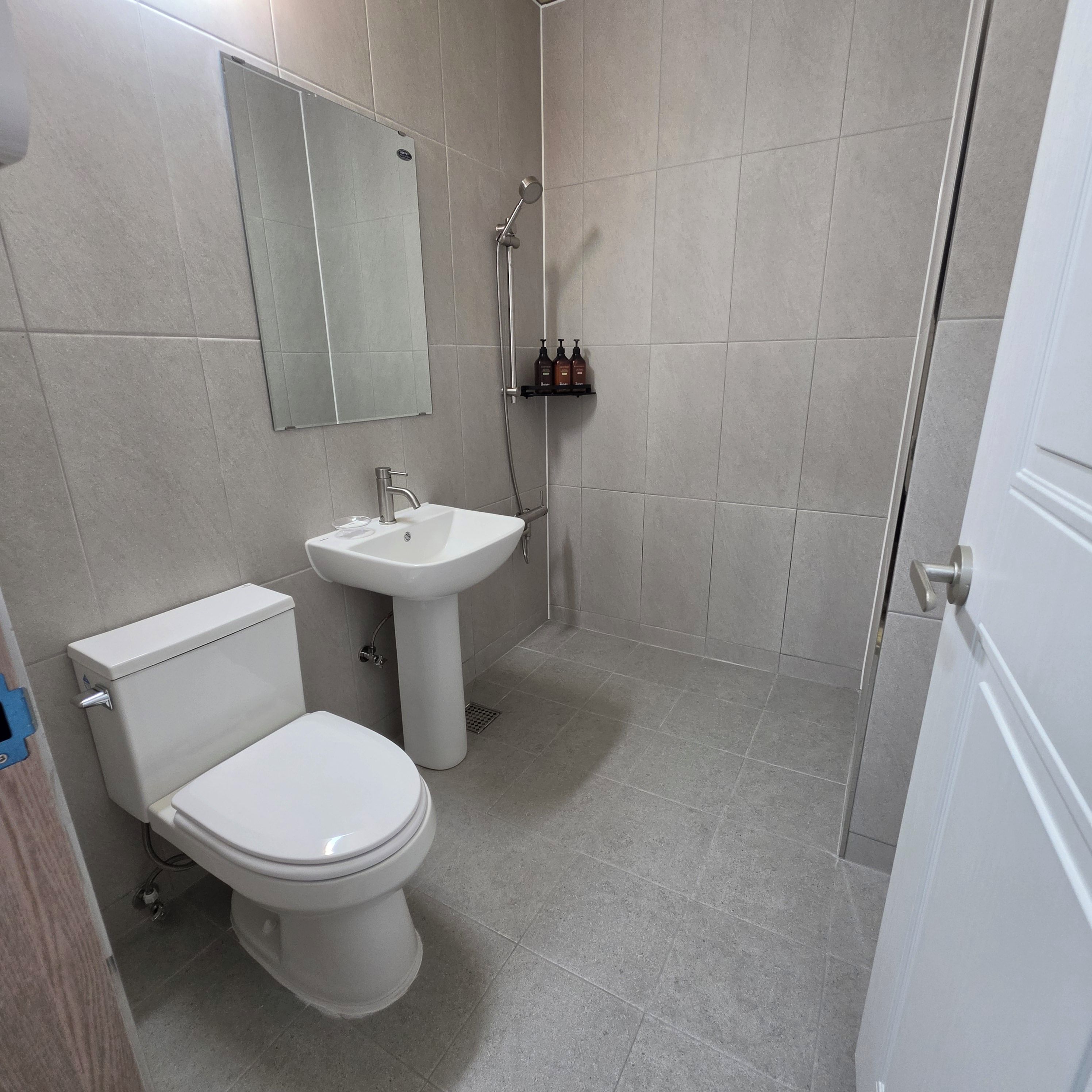 Standard Double Room | Bathroom