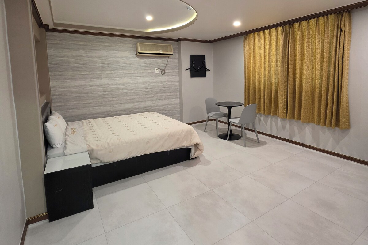 Deluxe Room (King) | WiFi (free)