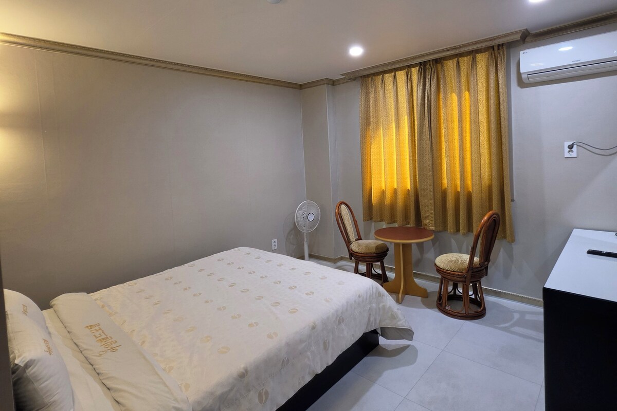 Standard Double Room | WiFi (free)