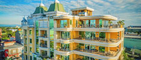 住宿正面 (夜晚)