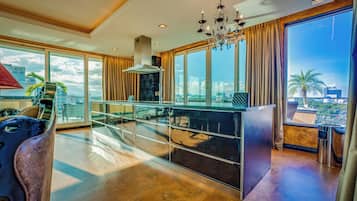 2 Bedrooms Penthouse 888 | In-room dining