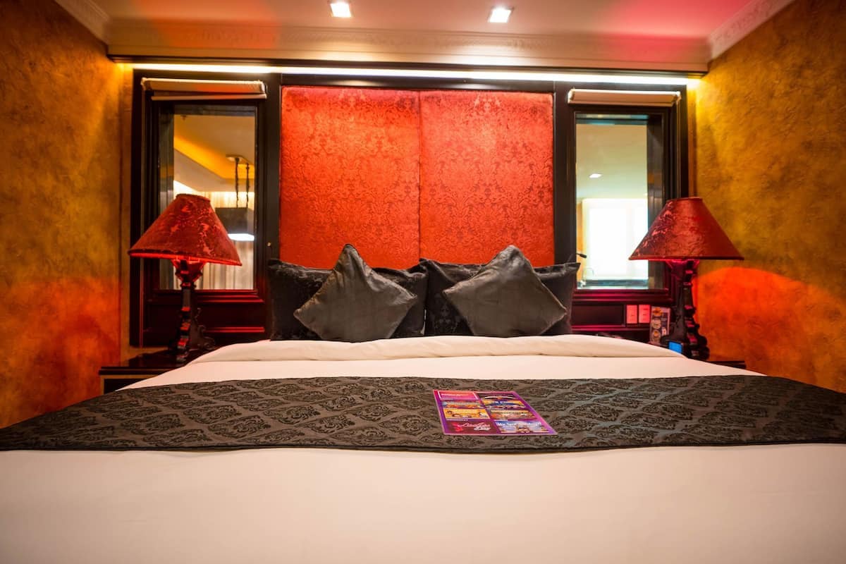 In-room safe, laptop workspace, blackout drapes, soundproofing