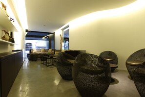 Lobby sitting area - Three ONine Urban House (Beirut)