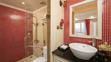 Gallery Suite, 1 Queen Bed, Balcony, City View | Bathroom | Shower, free toiletries, hair dryer, slippers