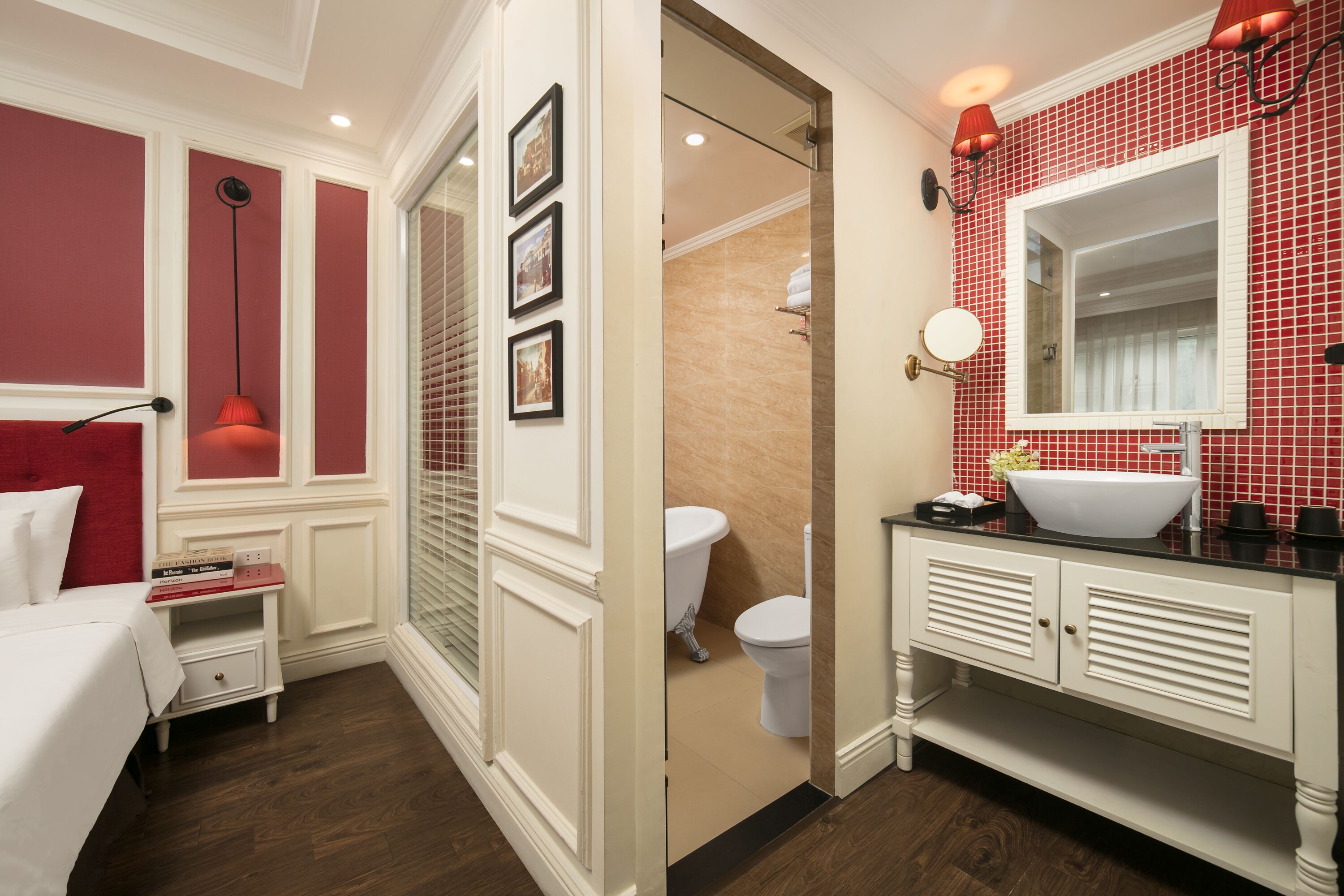 honeymoon suite, 1 king bed with sofa bed, bathtub, city view | bathroom | shower, free toiletries, hair dryer, slippers