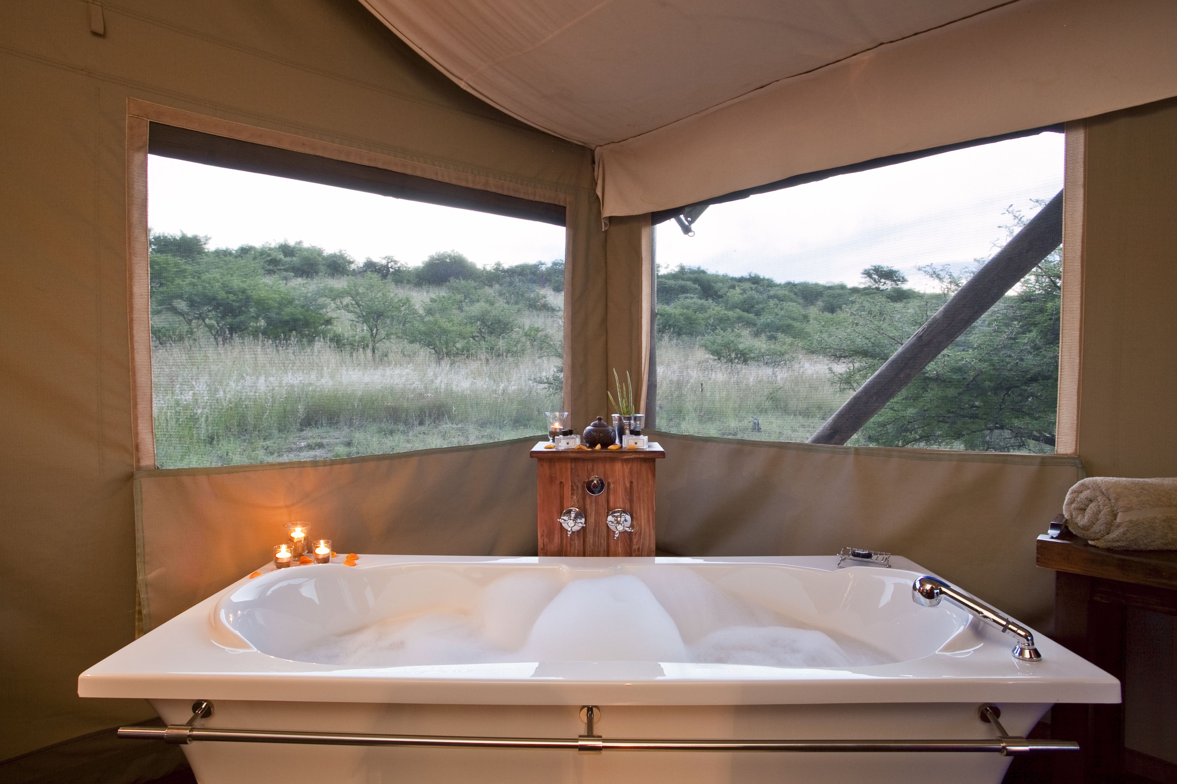 奢華帳篷, 1 間臥室, 花園景 | 浴室 | 獨立浴缸及淋浴設備、雨淋花灑、免費梳洗用品、風筒