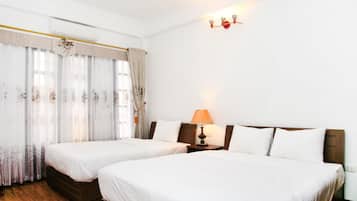 Quarto triplo família | Frigobar, escrivaninha, Wi-Fi de cortesia, roupa de cama
