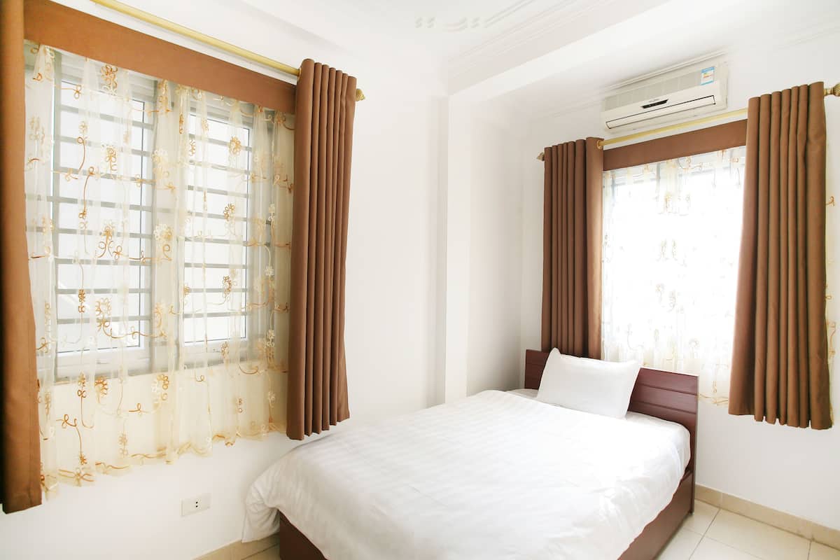 Minibar, desk, free WiFi, bed sheets