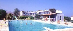 Seasonal outdoor pool - Gorgona Hotel (Malevizi)
