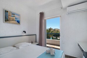 Superior Double or Twin Room | In-room safe, soundproofing, free WiFi, bed sheets - Gorgona Hotel (Malevizi)