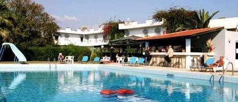 Alberca al aire libre por temporada