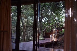 Luxury Suite | Living room | 50-inch Smart TV with satellite channels, TV, fireplace