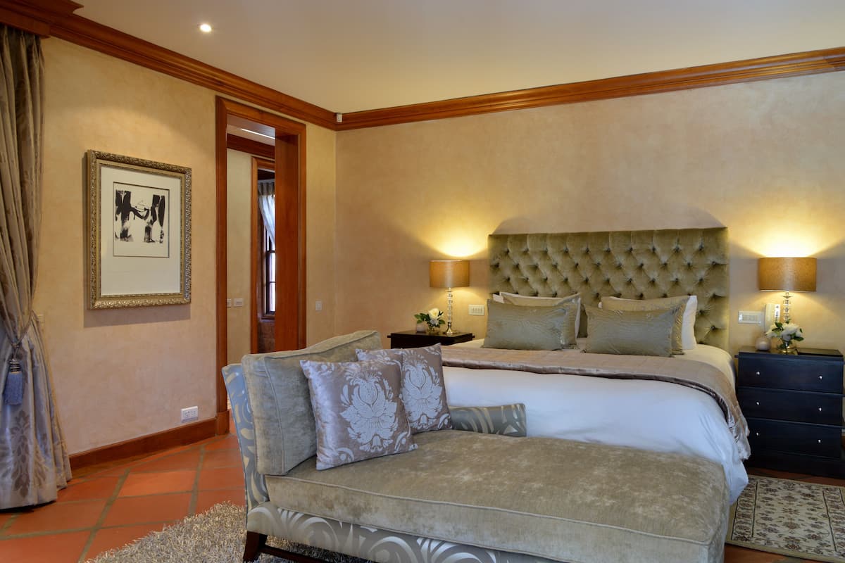 Royal Suite | 1 bedroom, premium bedding, minibar, in-room safe