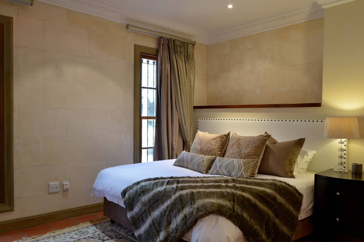 1 bedroom, premium bedding, minibar, in-room safe