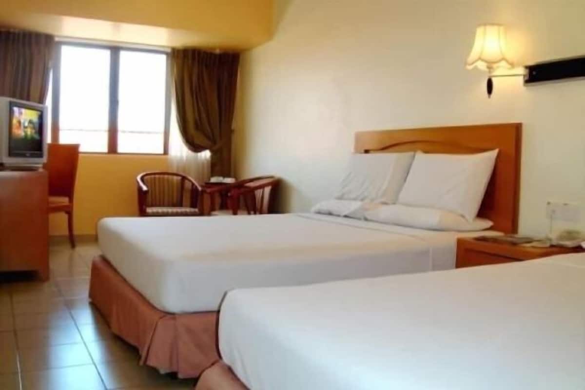 In-room safe, desk, iron/ironing board, free WiFi