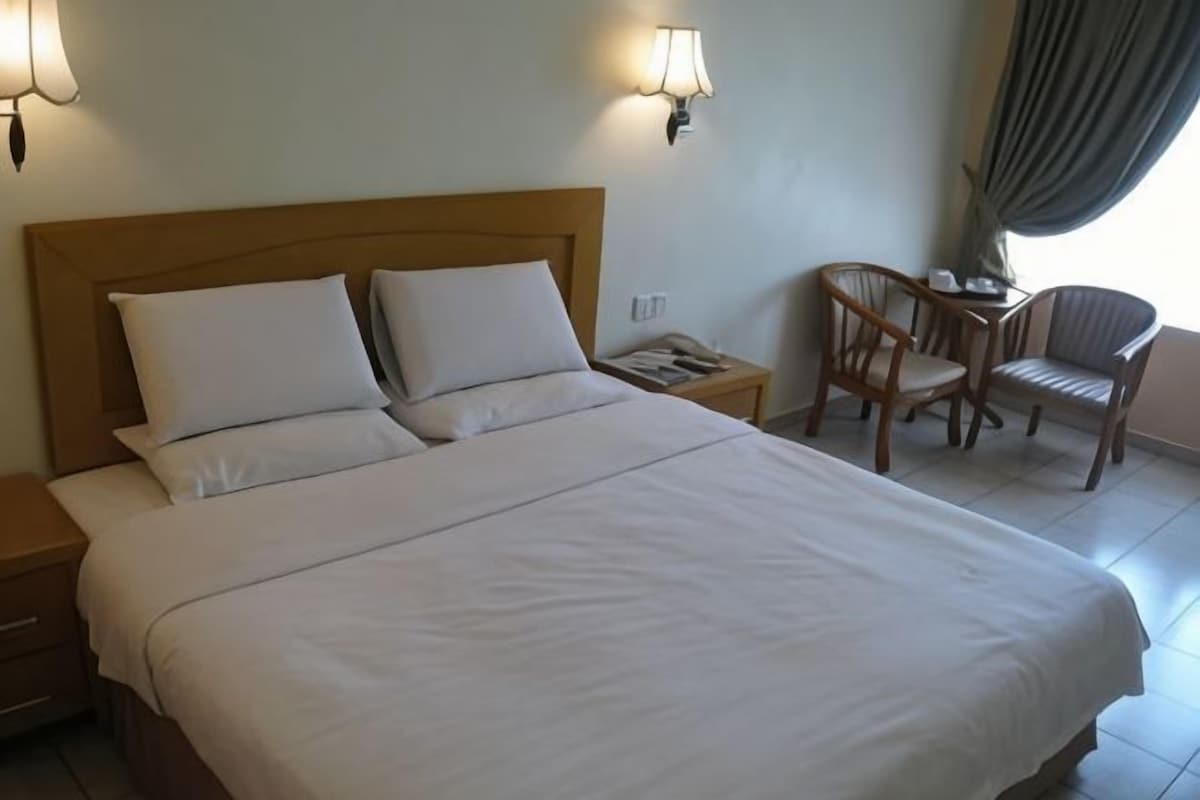 In-room safe, desk, iron/ironing board (on request), WiFi (free)