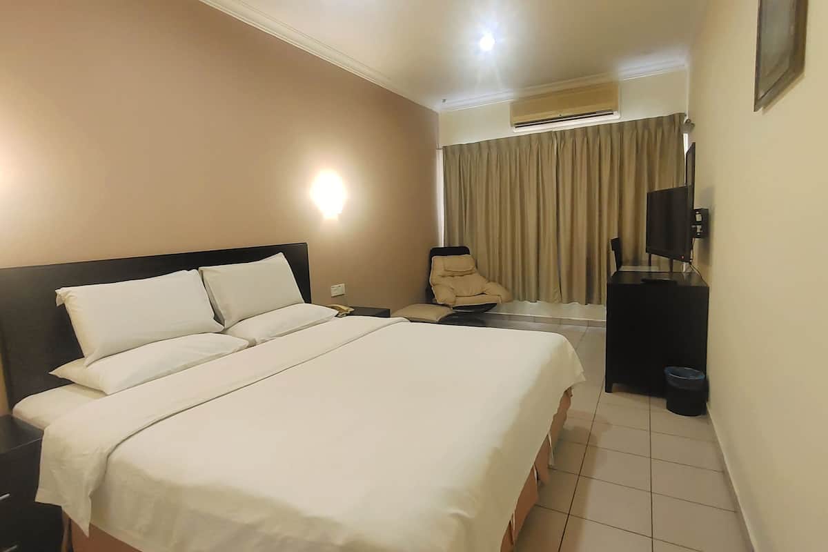 in-room safe, desk, iron/ironing board, free wifi