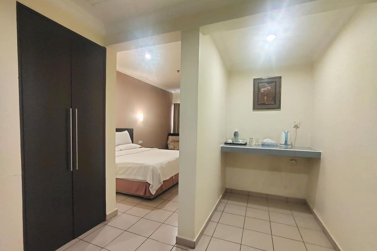 in-room safe, desk, iron/ironing board, free wifi