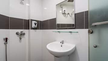 Regadera, amenidades de baño gratuitas, secadora de cabello, bidet