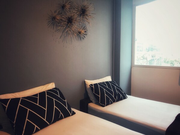 Twin Redux | In-room safe, desk, iron/ironing board, free WiFi - Tai Hoe Hotel (Singapore)