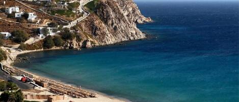 Außenpool (je nach Saison geöffnet), Liegestühle