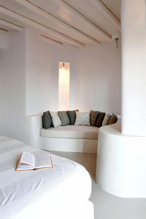 Villa, 5 habitaciones, vistas a la playa, frente a la playa | 1 dormitorio, ropa de cama de alta calidad, escritorio
