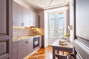 Appartamento Deluxe, 2 camere da letto | Cucina privata | Frigorifero, microonde, piano cottura, macchina per tè/caffè