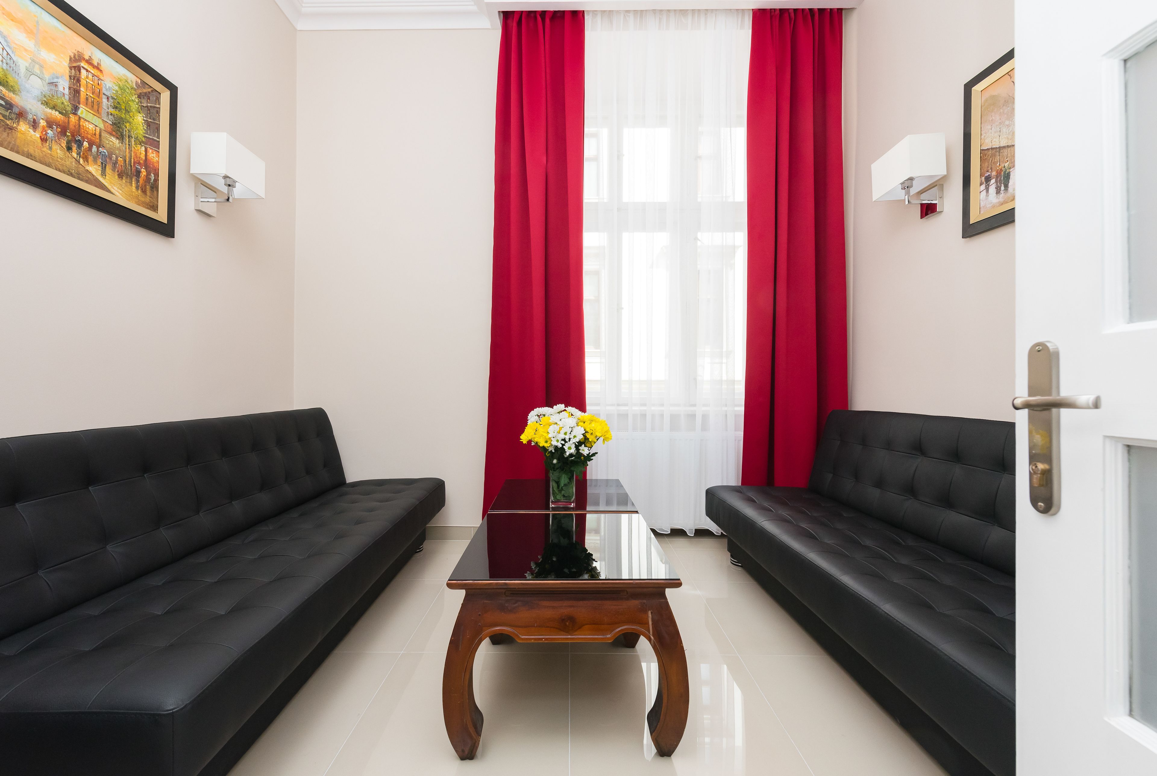 comfort apartment, 4 bedrooms, non smoking | in-room safe, desk, laptop workspace, soundproofing