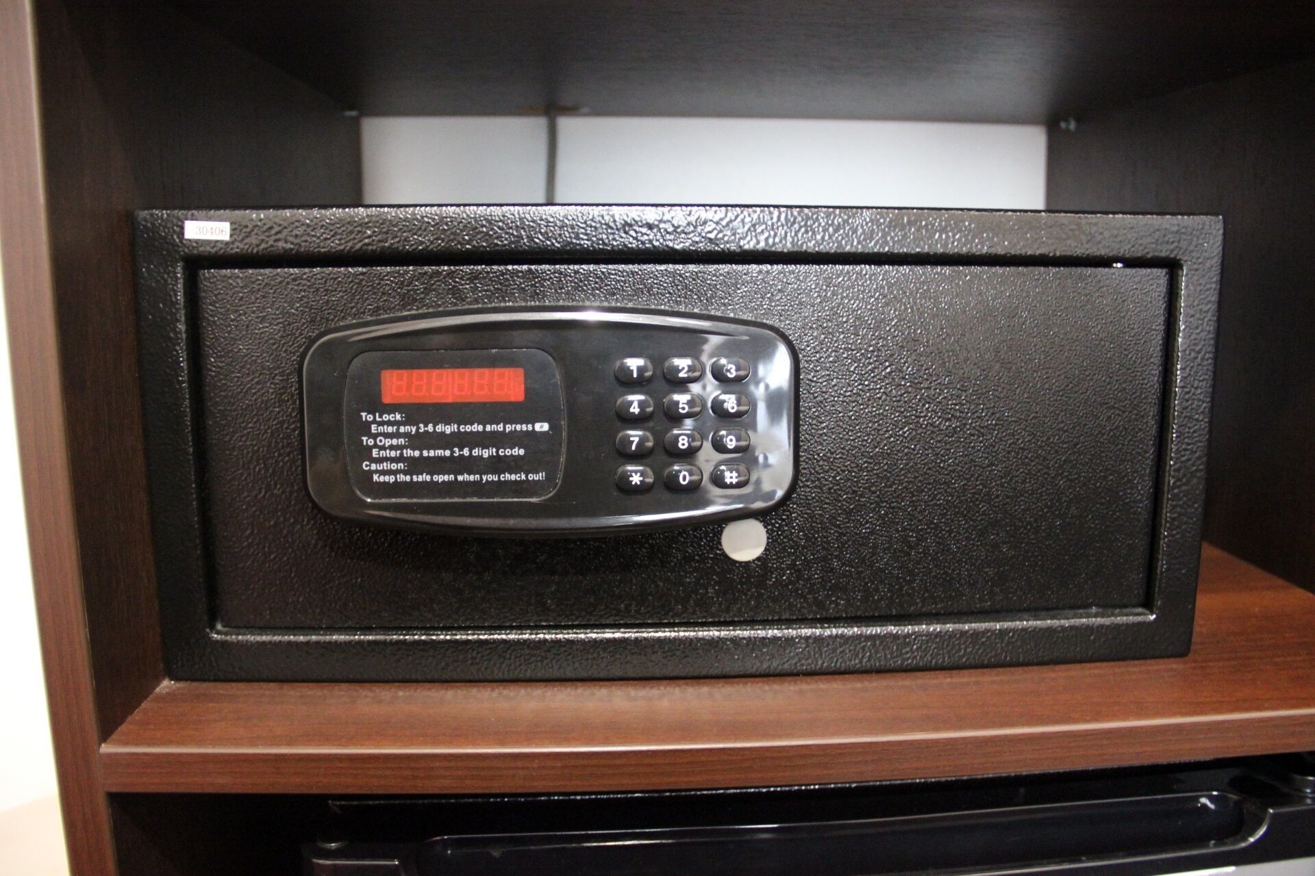 standard double or twin room | safe