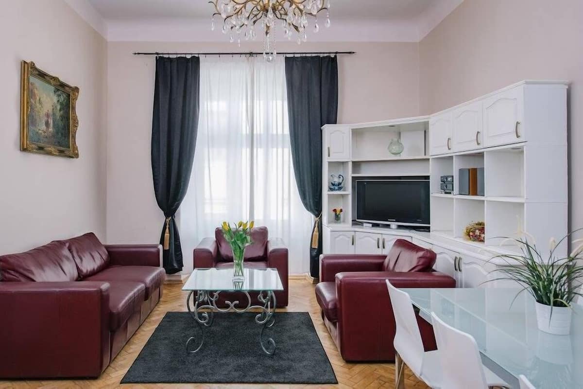 Design Apartment, 3 Bedrooms, Non Smoking, Kitchen (9) | Living area | Flat-screen TV