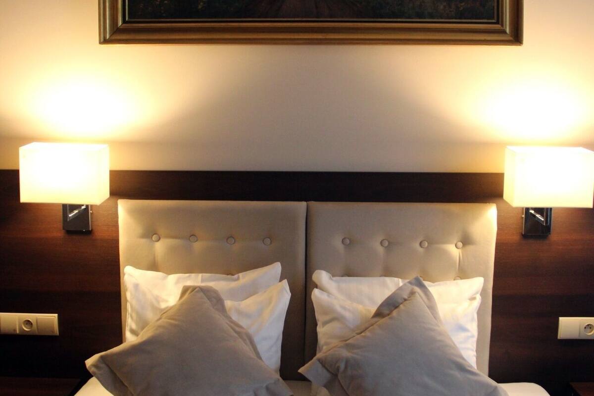 Standard Double or Twin Room | In-room safe, desk, laptop workspace, soundproofing