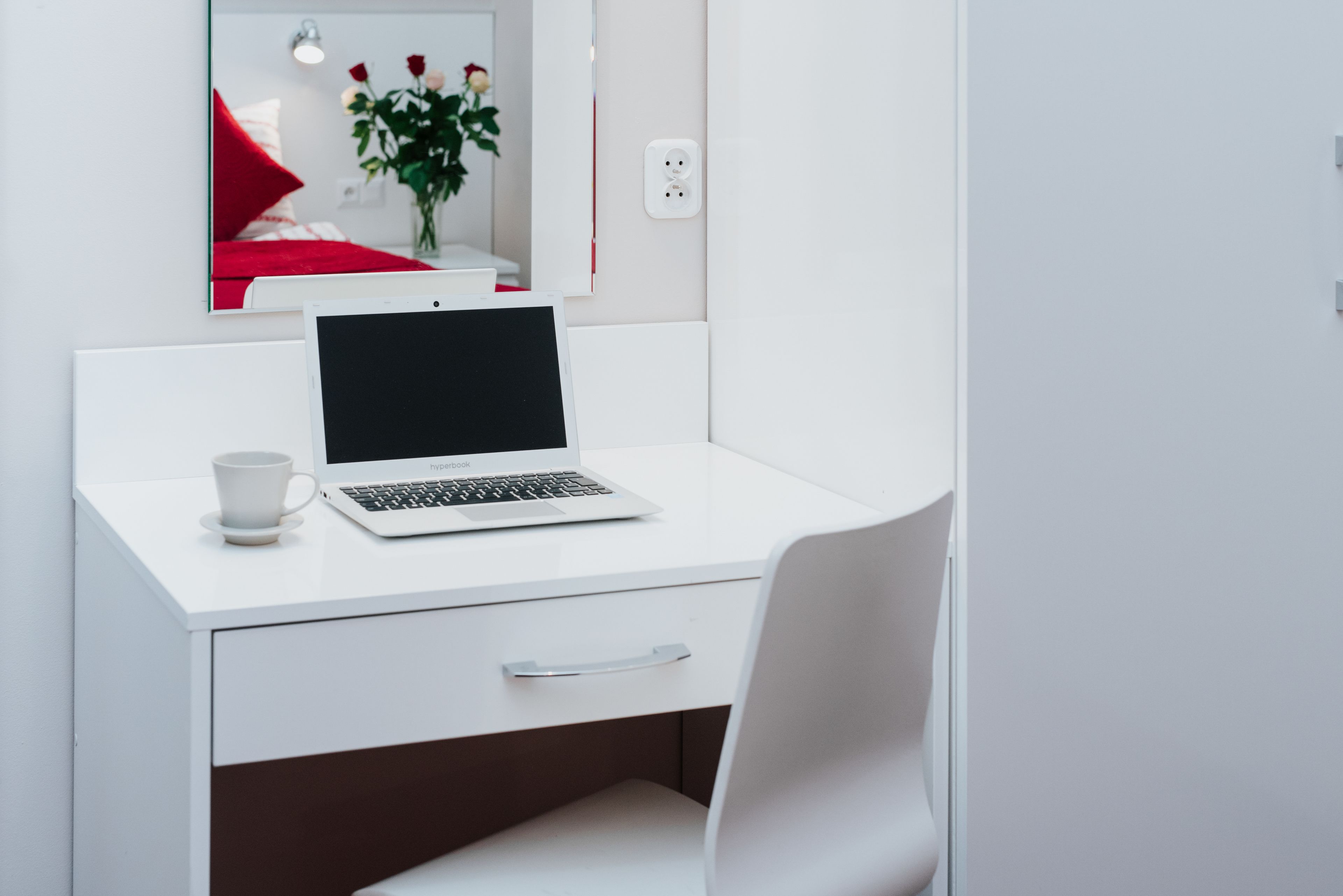 standard apartment, 2 bedrooms, kitchen | in-room safe, desk, laptop workspace, soundproofing