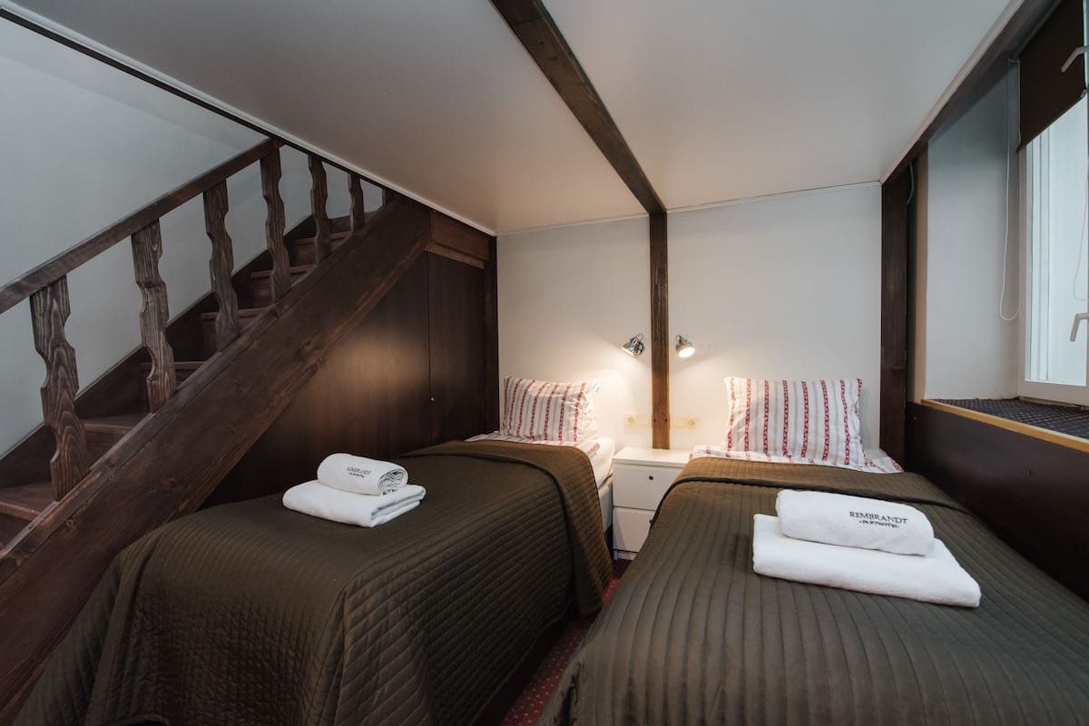 Standard Apartment, 2 Bedrooms, Kitchen | In-room safe, desk, laptop workspace, soundproofing