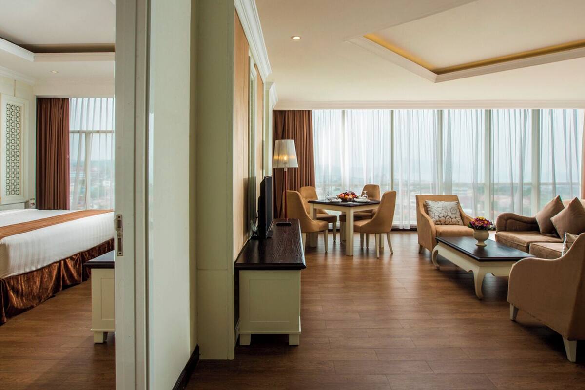 Suíte real | Roupas de cama premium, cofres nos quartos, escrivaninha