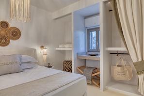 Villa, 4 Bedrooms, Private Pool, Sea View (Almyra) | Egyptian cotton sheets, premium bedding, memory foam beds, in-room safe - Amalgam Homes Paros (Paros)
