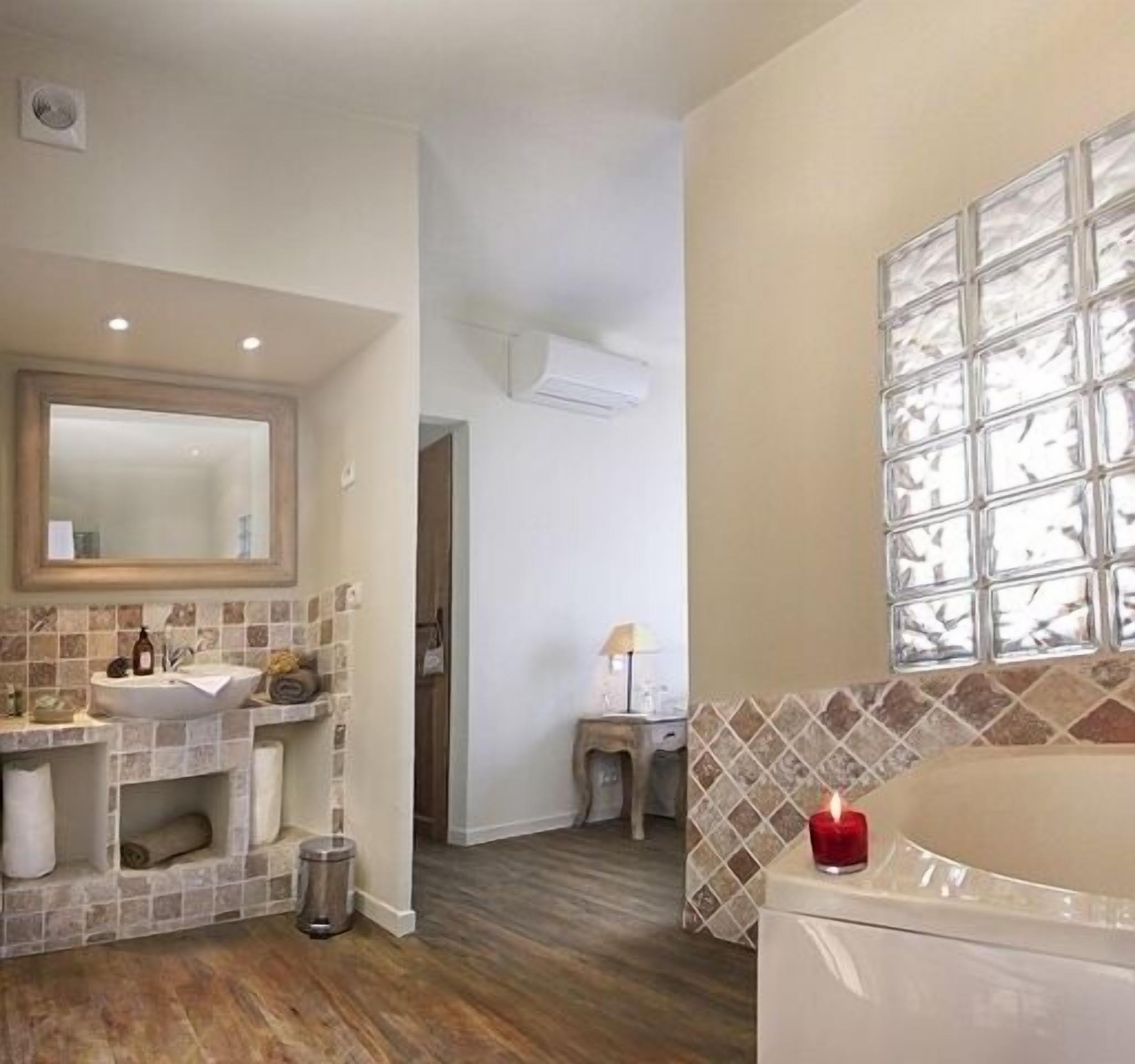 Chambre Double Romantique, bain à remous, vue mer (MARIUS) | Salle de bain