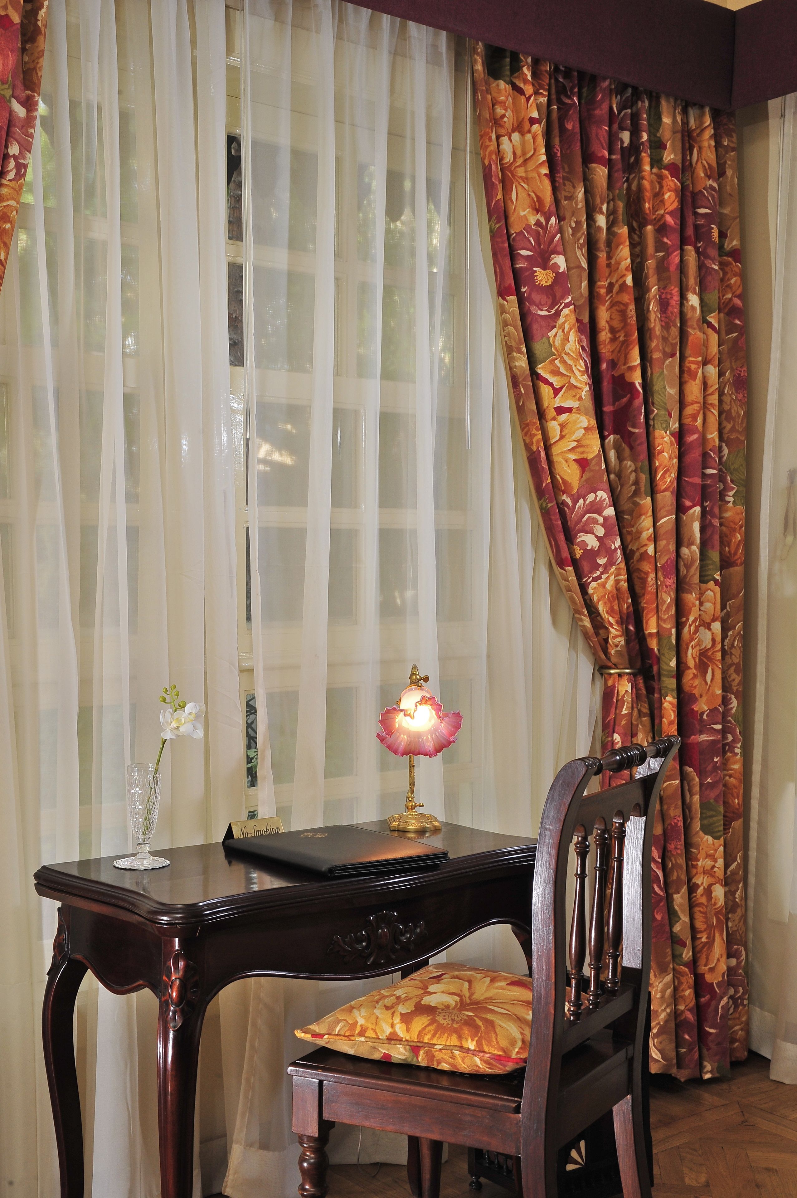 deluxe double or twin room, garden view, garden area | room amenity