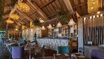 Se ofrece un desayuno a la carta (332750 IDR por persona)