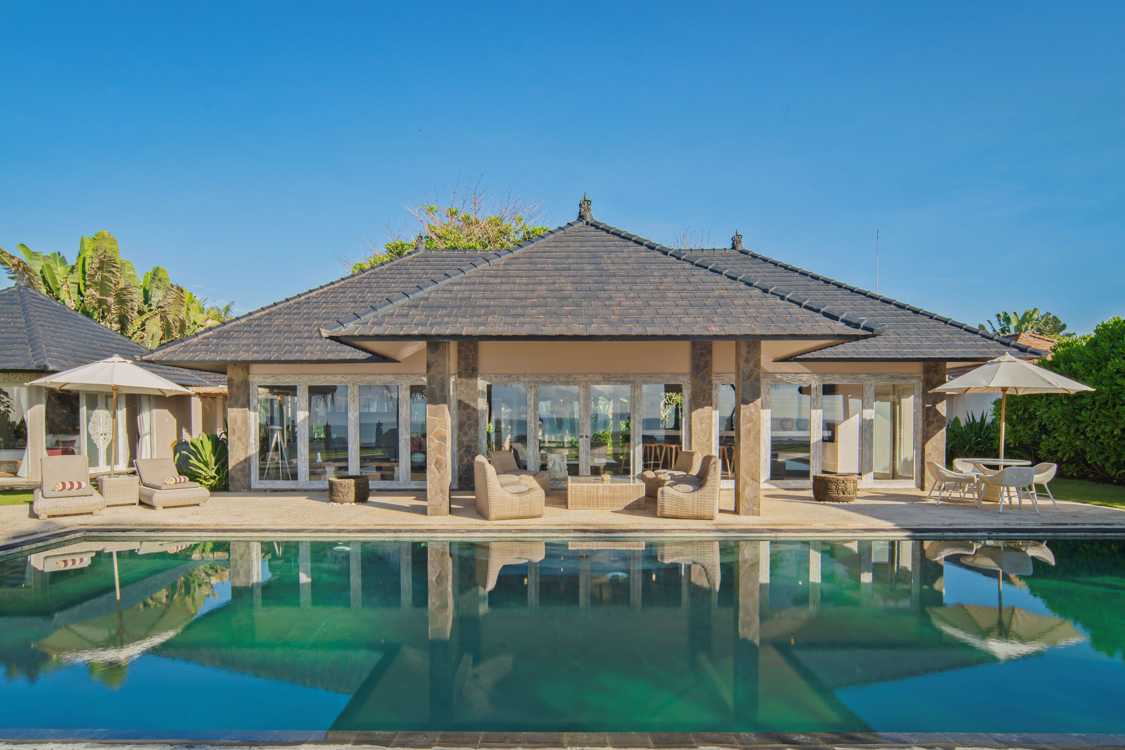 Four Bedroom Beach Front Pool Villa - Sunrise | Terrace/patio