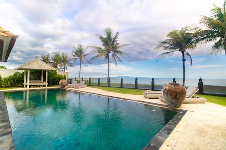 Four Bedroom Beach Front Pool Villa - Sunrise | 沙滩/海景