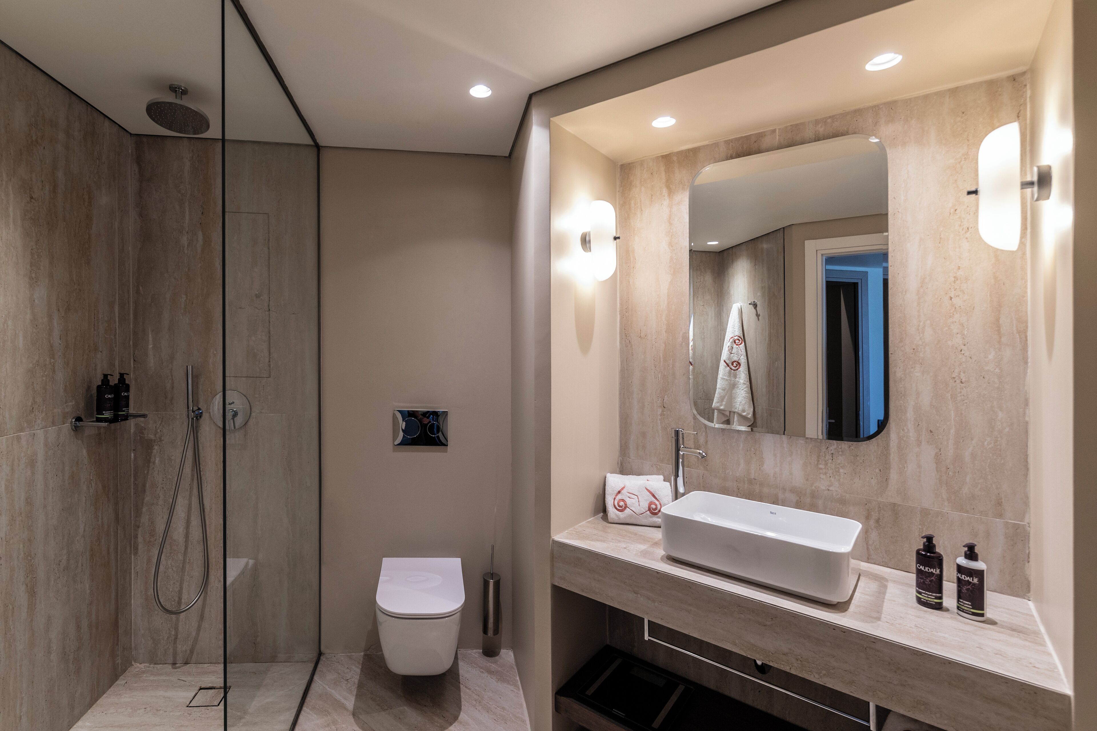 shower, rainfall showerhead, free toiletries, hair dryer