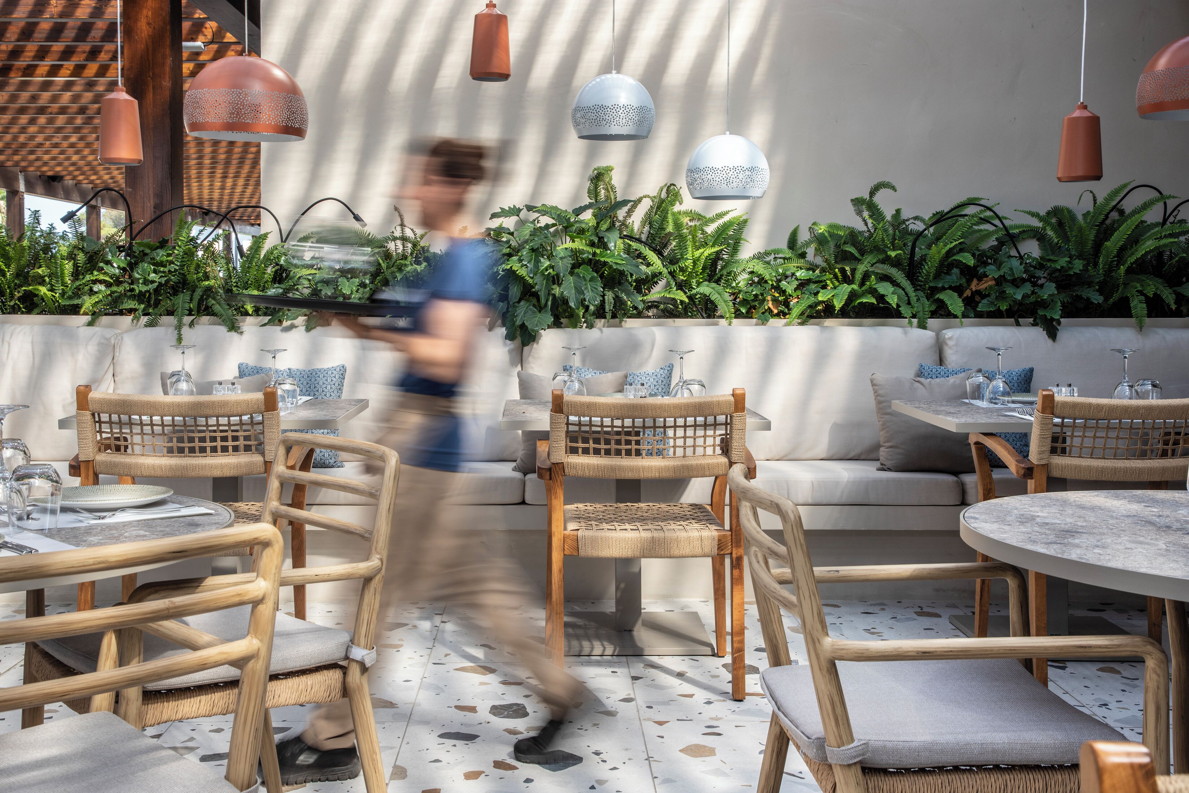 3 restaurants, dinner served, asian cuisine