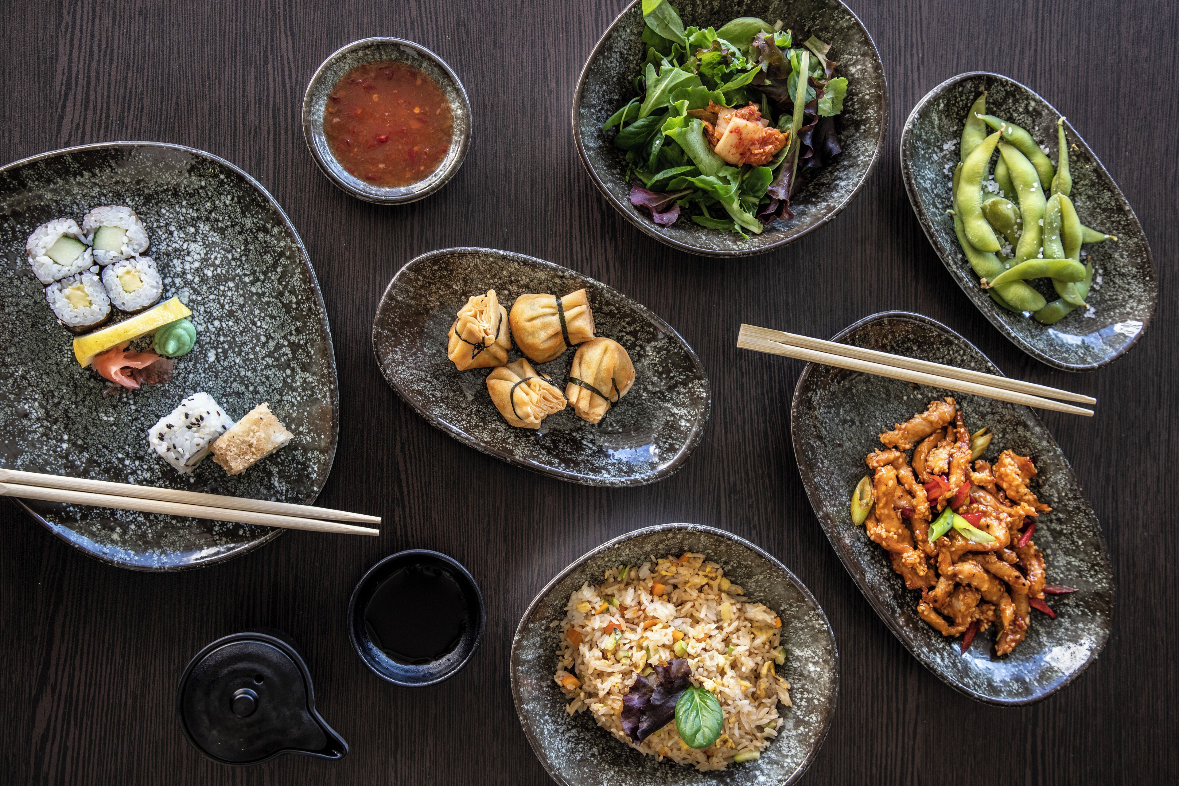 3 restaurants, dinner served, asian cuisine