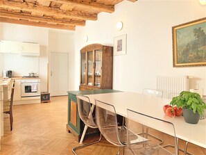 Appartement familial, cuisine, vue sur la ville | Cuisine privée