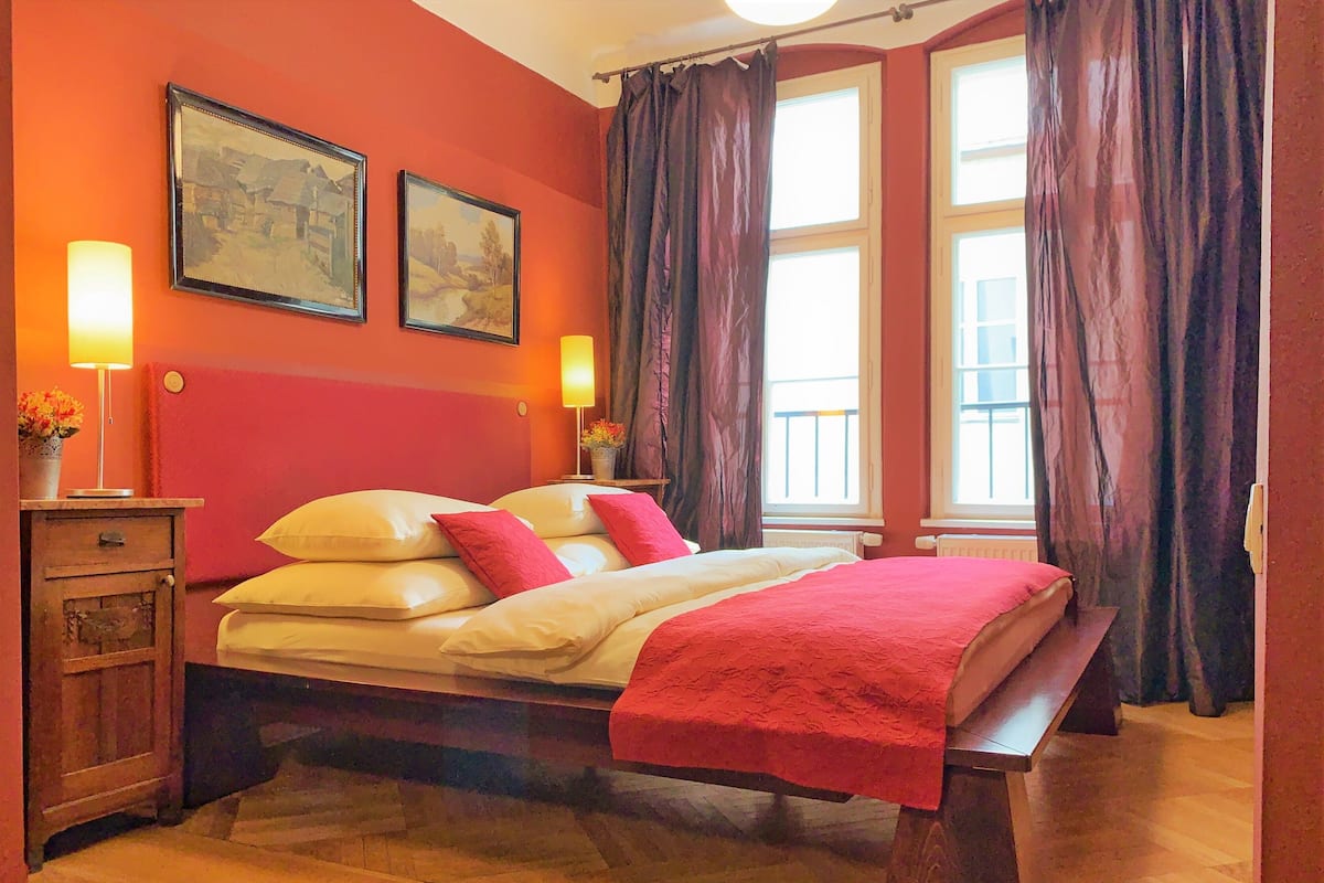 Romantische Suite, 1 Queen-Bett, Whirlpool | Hochwertige Bettwaren, Zimmersafe, Bügeleisen/Bügelbrett