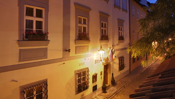 Unclassified image, 1 of 21, button - Alchymist Nosticova Palace (Prague)