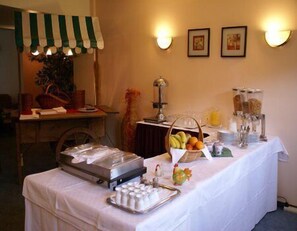 Frühstücksbuffet am Wochenende gegen Gebühr