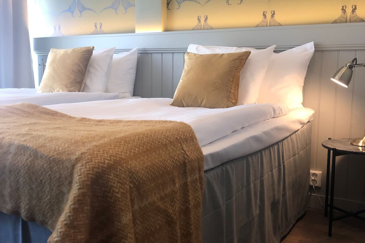 double room | soundproofing, iron/ironing board, free wifi, bed sheets