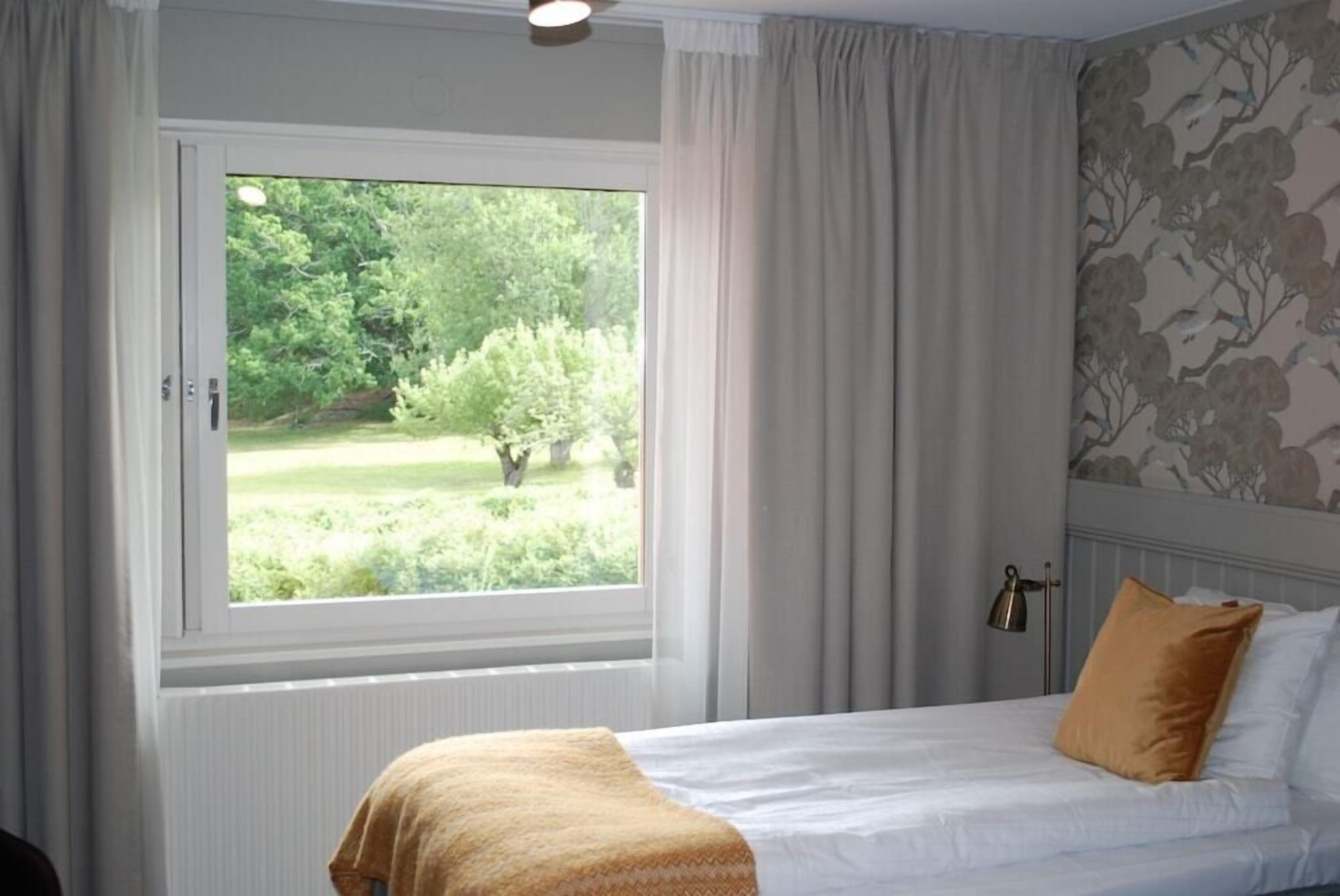 Soundproofing, iron/ironing board, free WiFi, bed sheets